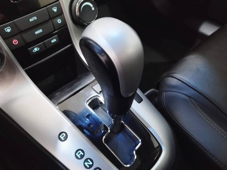 CHEVROLET - CRUZE - 2013/2014 - Branca - R$ 72.900,00