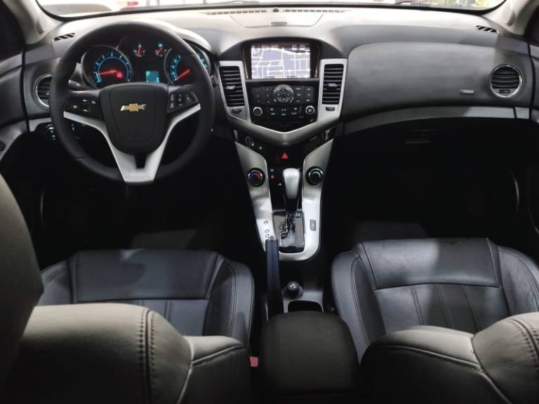 CHEVROLET - CRUZE - 2013/2014 - Branca - R$ 72.900,00