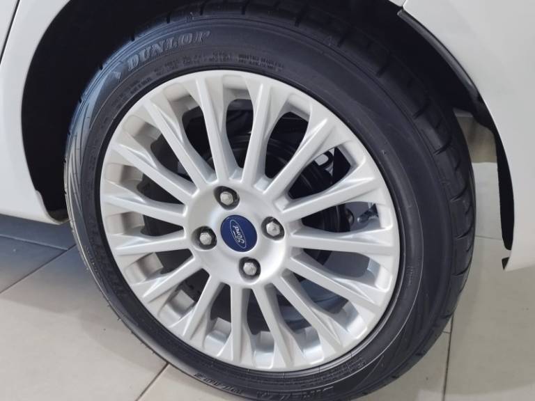FORD - FIESTA - 2017/2017 - Branca - R$ 58.900,00