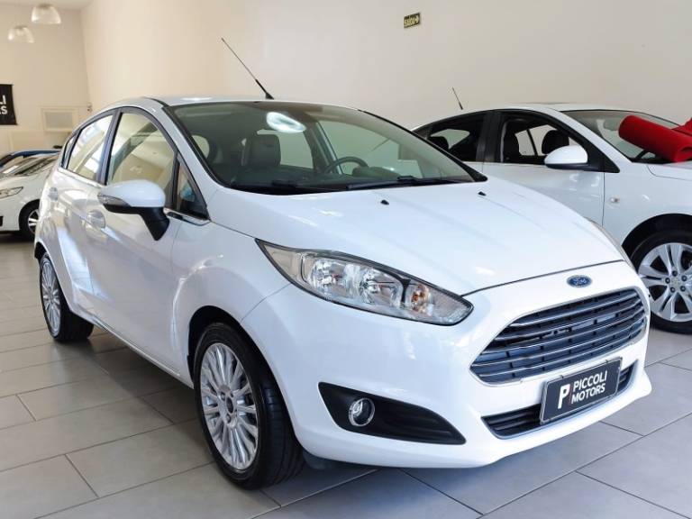 FORD - FIESTA - 2016/2017 - Branca - R$ 59.900,00