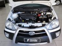 TOYOTA - ETIOS CROSS - 2017/2018 - Branca - R$ 64.900,00