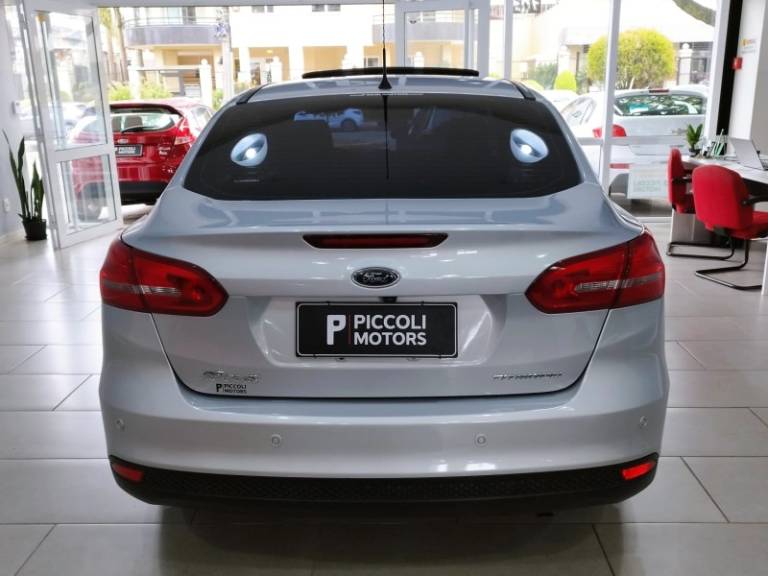 FORD - FOCUS - 2017/2018 - Prata - R$ 78.900,00