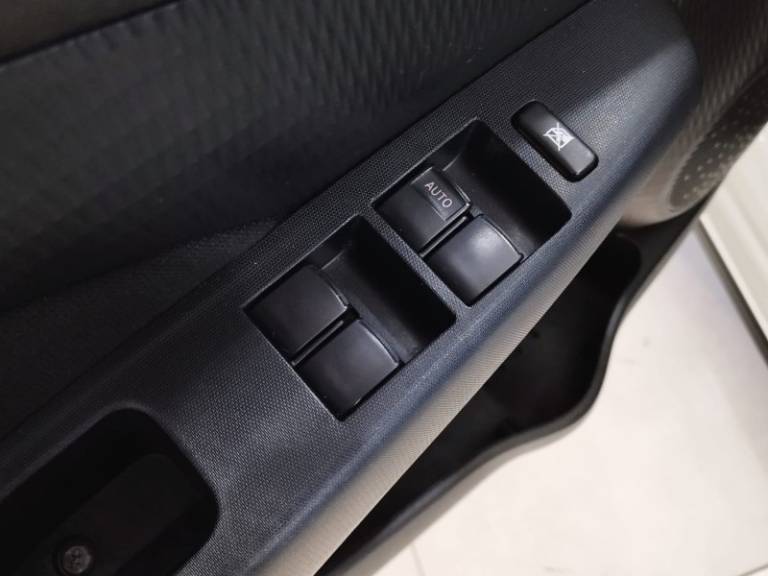 TOYOTA - ETIOS CROSS - 2017/2018 - Branca - R$ 64.900,00