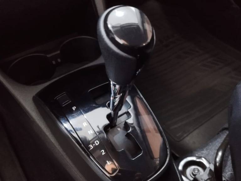 TOYOTA - ETIOS CROSS - 2017/2018 - Branca - R$ 64.900,00