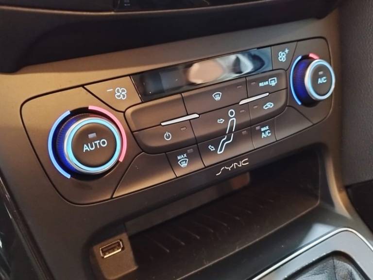 FORD - FOCUS - 2016/2016 - Cinza - R$ 64.900,00