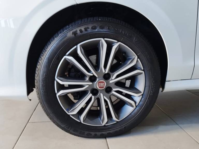 FIAT - CRONOS - 2018/2019 - Branca - R$ 65.900,00