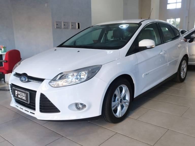 FORD - FOCUS - 2015/2015 - Branca - R$ 53.900,00