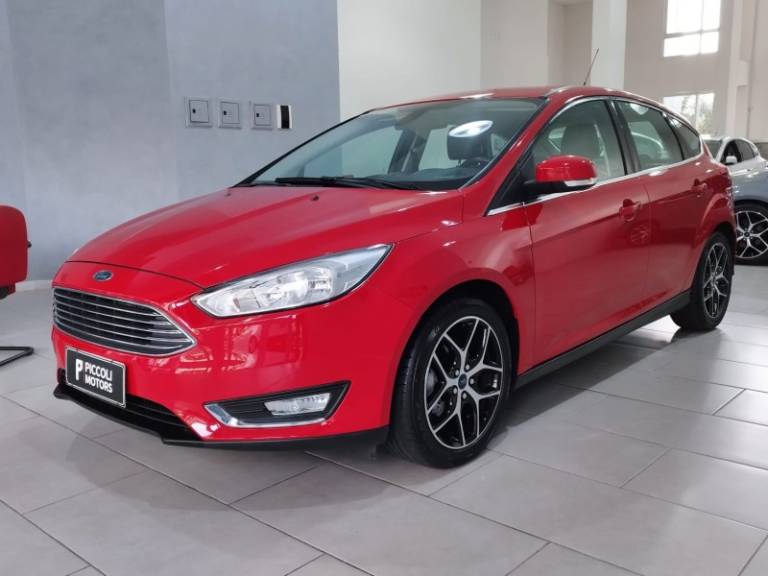 FORD - FOCUS - 2015/2016 - Vermelha - R$ 65.900,00