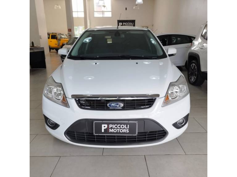 FORD - FOCUS - 2012/2013 - Branca - R$ 46.900,00