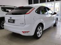 FORD - FOCUS - 2012/2013 - Branca - R$ 46.900,00