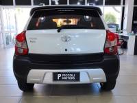 TOYOTA - ETIOS CROSS - 2017/2018 - Branca - R$ 64.900,00