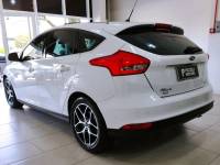 FORD - FOCUS - 2016/2017 - Branca - R$ 78.900,00