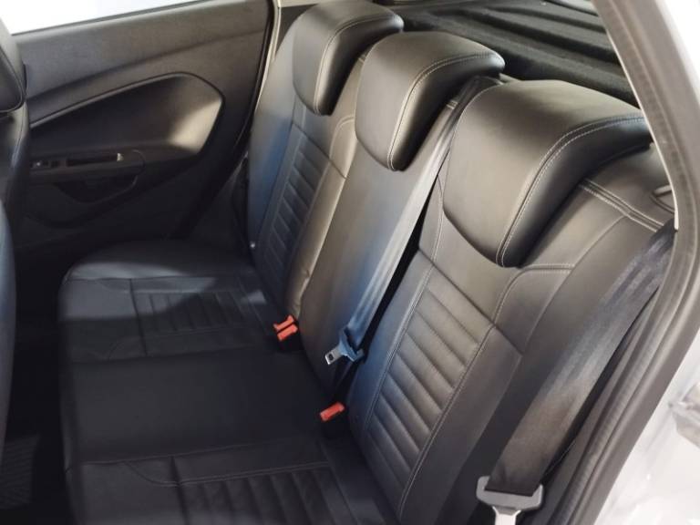 FORD - FIESTA - 2017/2017 - Branca - R$ 58.900,00