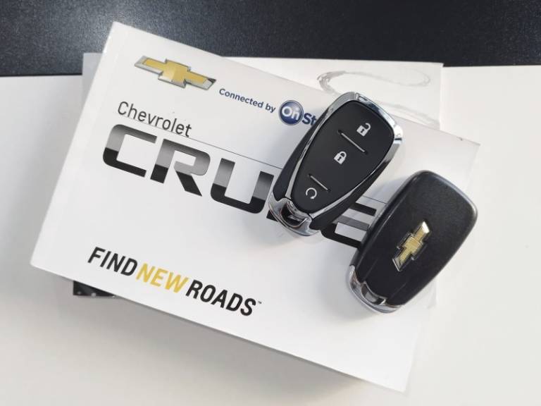 CHEVROLET - CRUZE - 2019/2019 - Prata - R$ 109.900,00