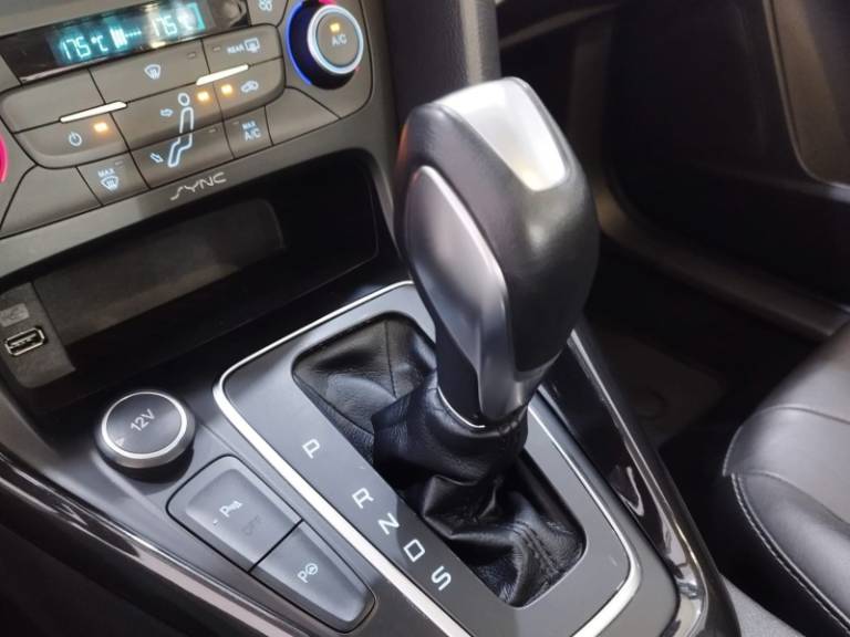 FORD - FOCUS - 2016/2016 - Branca - R$ 69.900,00