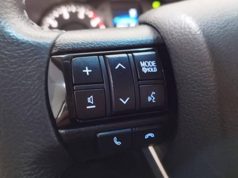 TOYOTA - HILUX - 2023/2023 - Branca - R$ 279.900,00