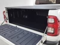 TOYOTA - HILUX - 2023/2023 - Branca - R$ 279.900,00