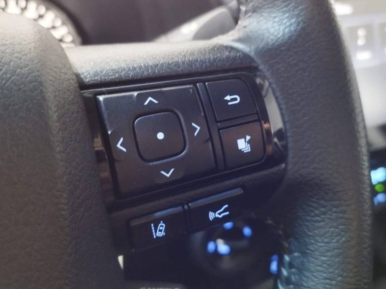 TOYOTA - HILUX - 2023/2023 - Branca - R$ 279.900,00