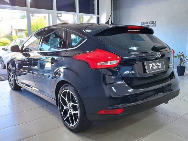 FORD - FOCUS - 2016/2016 - Preta - R$ 70.900,00