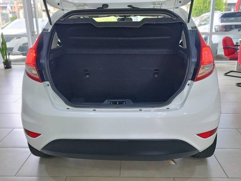 FORD - FIESTA - 2014/2015 - Branca - R$ 44.900,00