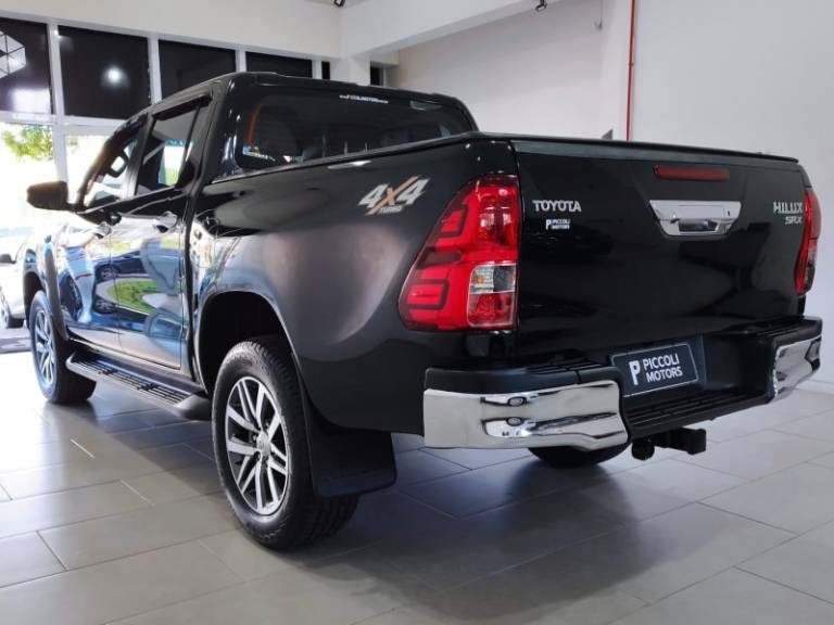 TOYOTA - HILUX - 2016/2016 - Preta - R$ 184.900,00