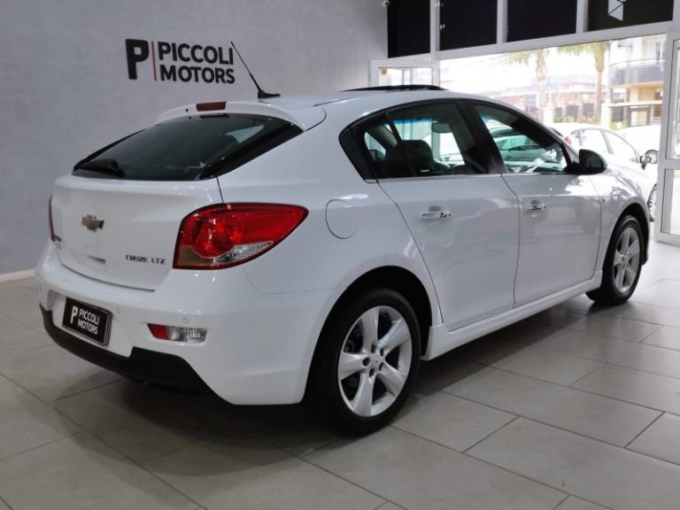 CHEVROLET - CRUZE - 2013/2014 - Branca - R$ 72.900,00