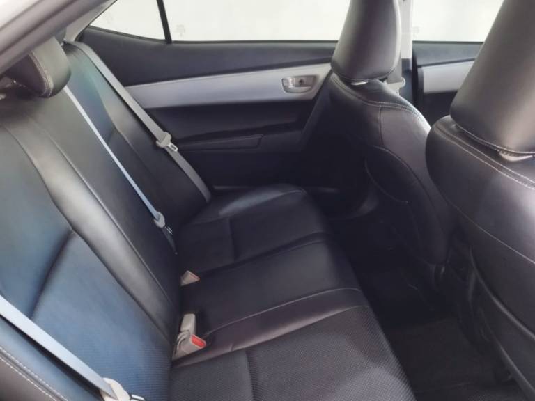 TOYOTA - COROLLA - 2014/2015 - Branca - R$ 81.900,00