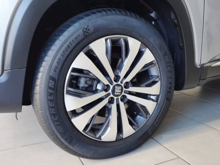 FIAT - TORO - 2021/2022 - Prata - R$ 132.900,00