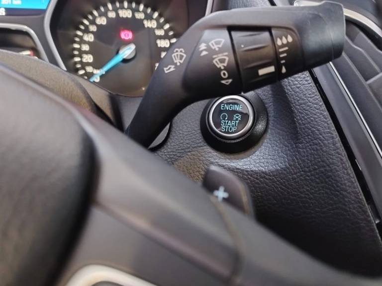 FORD - FOCUS - 2016/2016 - Branca - R$ 69.900,00