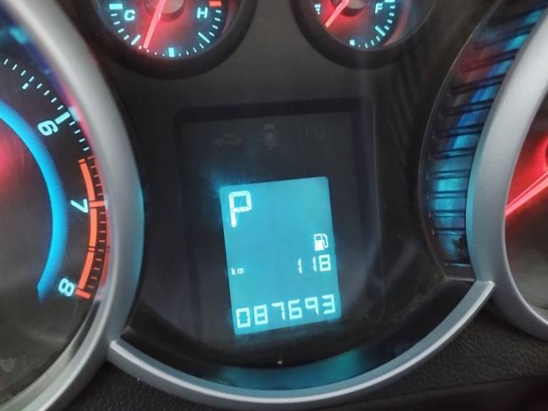 CHEVROLET - CRUZE - 2013/2014 - Branca - R$ 72.900,00