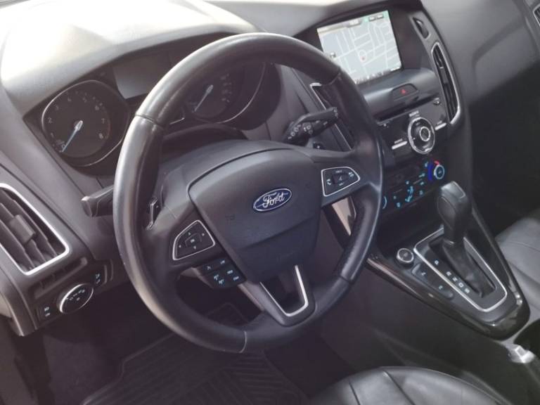 FORD - FOCUS - 2016/2016 - Branca - R$ 72.900,00
