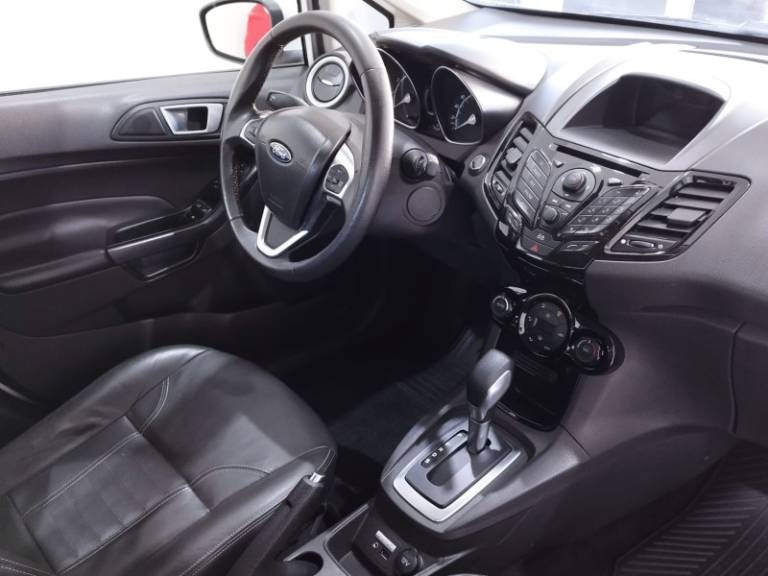 FORD - FIESTA - 2017/2017 - Branca - R$ 58.900,00