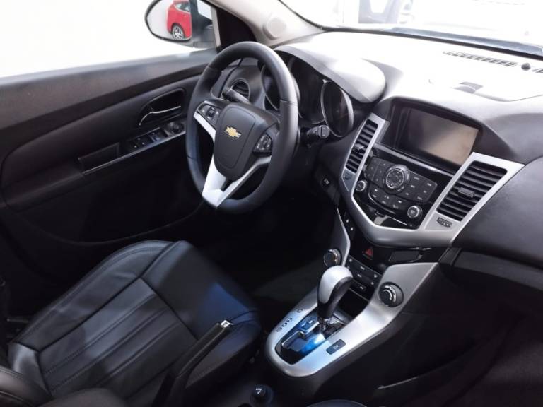 CHEVROLET - CRUZE - 2013/2014 - Branca - R$ 72.900,00