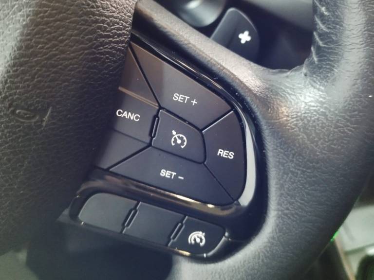 FIAT - TORO - 2021/2022 - Prata - R$ 132.900,00