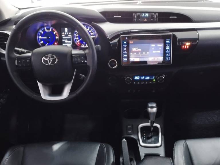 TOYOTA - HILUX - 2016/2016 - Preta - R$ 184.900,00