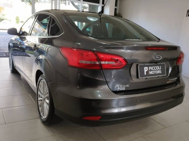 FORD - FOCUS - 2015/2016 - Cinza - R$ 69.900,00