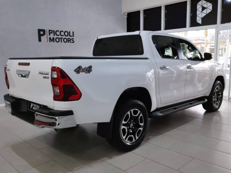 TOYOTA - HILUX - 2023/2023 - Branca - R$ 279.900,00