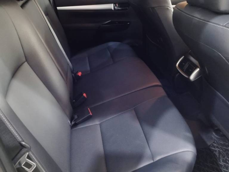 TOYOTA - HILUX - 2023/2023 - Branca - R$ 279.900,00