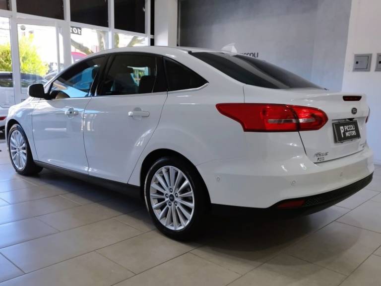 FORD - FOCUS - 2016/2016 - Branca - R$ 70.900,00