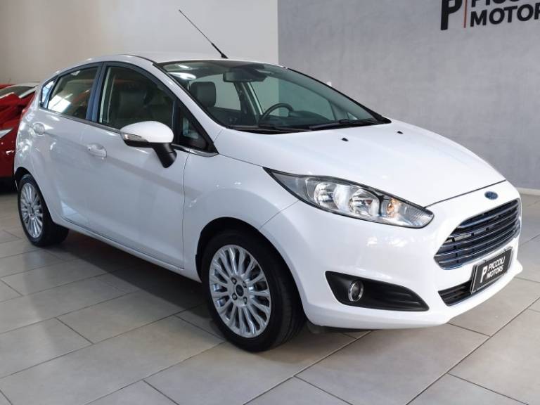 FORD - FIESTA - 2017/2017 - Branca - R$ 58.900,00