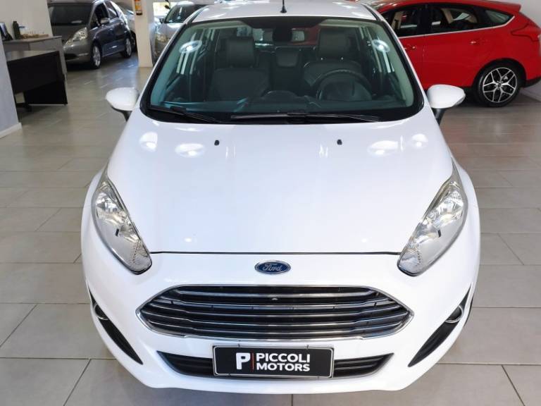 FORD - FIESTA - 2017/2017 - Branca - R$ 58.900,00