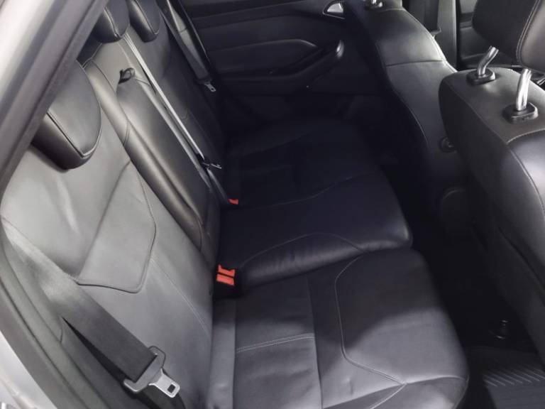 FORD - FOCUS - 2017/2018 - Prata - R$ 78.900,00