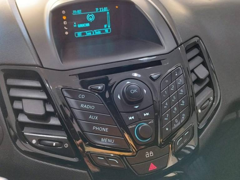 FORD - FIESTA - 2017/2017 - Branca - R$ 58.900,00