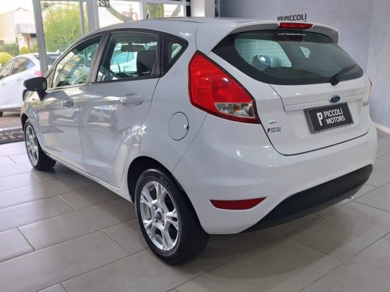 FORD - FIESTA - 2014/2015 - Branca - R$ 44.900,00