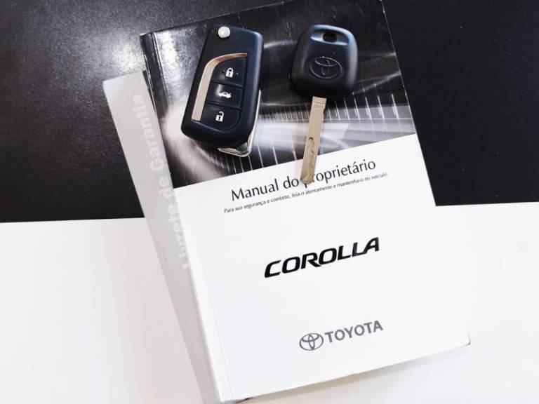 TOYOTA - COROLLA - 2014/2015 - Branca - R$ 81.900,00
