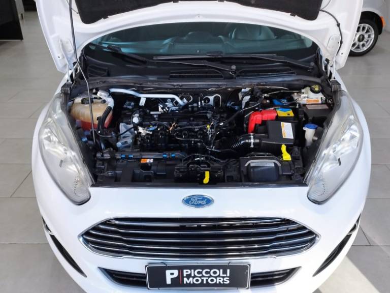 FORD - FIESTA - 2015/2016 - Branca - R$ 59.900,00