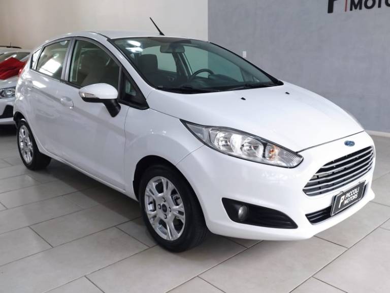 FORD - FIESTA - 2014/2015 - Branca - R$ 44.900,00