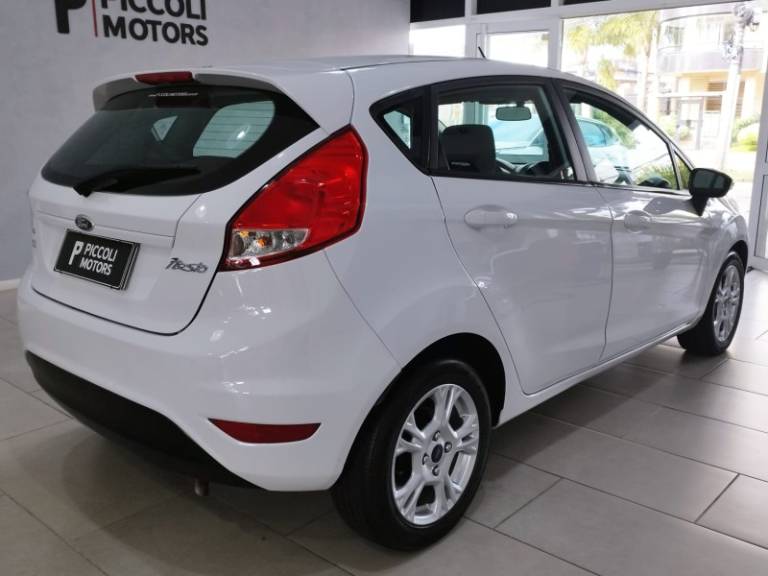 FORD - FIESTA - 2014/2015 - Branca - R$ 44.900,00
