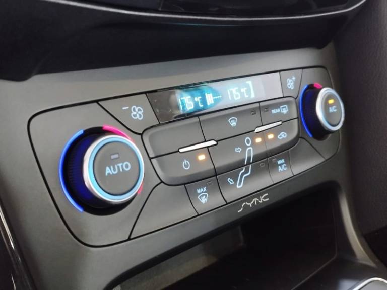 FORD - FOCUS - 2016/2016 - Branca - R$ 69.900,00