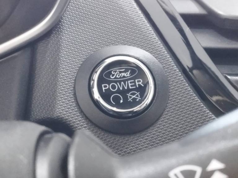 FORD - FIESTA - 2017/2017 - Branca - R$ 58.900,00